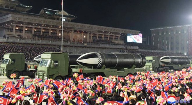 Kim Jong-Un ABD ye denizaltı füzeleriyle gözdağı verdi
