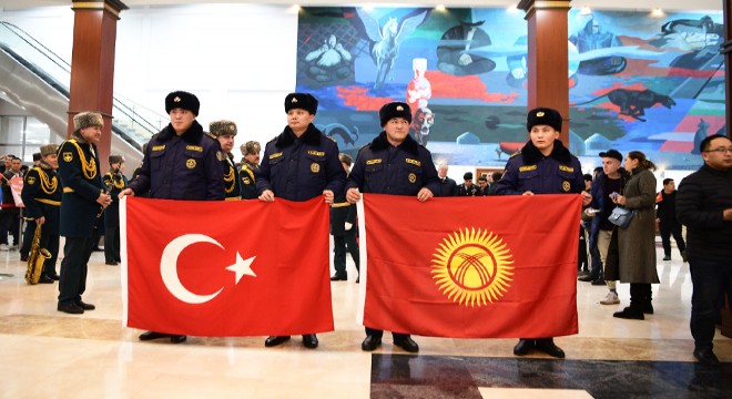 Kırgızistan ekibine duygusal karşılama