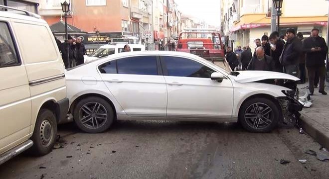 Kırıkkale de 6 aracın karıştığı trafik kazası: 3 yaralı