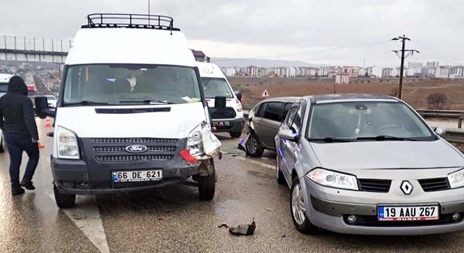 Kırıkkale de iki ayrı kazada 7 kişi yaralandı