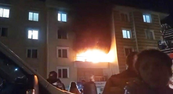Kız öğrenci yurdunda yangın: 300 öğrenci tahliye edildi