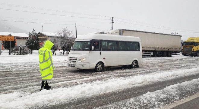 Konya- Antalya yolunda kar, ulaşımı aksattı