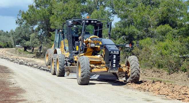 Konyaaltı ve Manavgat ta bozulan yollar onarılıyor