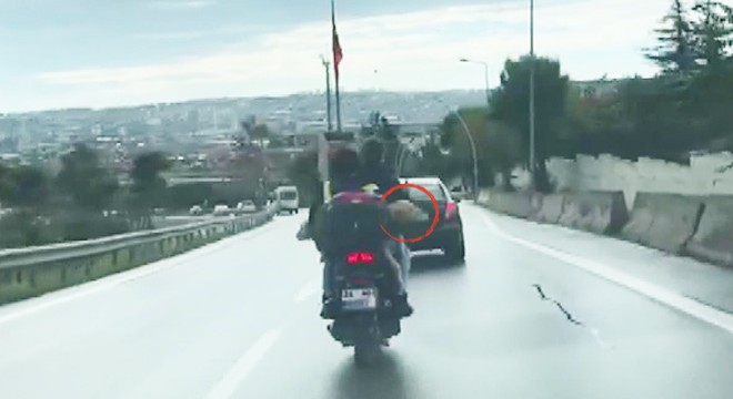 Köpeği motosiklette böyle taşıdılar