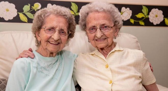 Koronavirüs 96 yaşındaki tek yumurta ikizlerini ayırdı