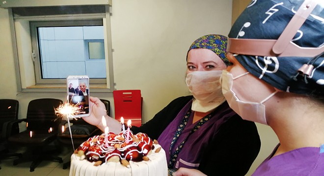 Koronavirüs savaşçısı hemşireye doğum günü sürprizi