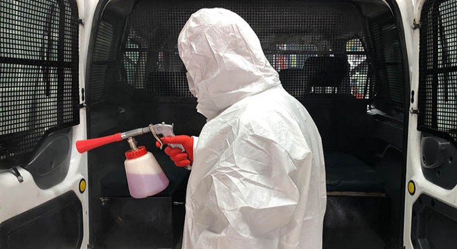 Koronavirüse karşı 400 polis aracını dezenfekte ettiler