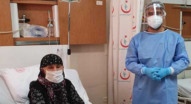 Virüsü yenen 104 yaşındaki kadın taburcu edildi