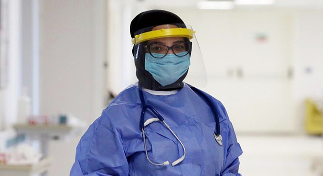 Koronavirüsü yenen Büşra hemşire, mücadeleye geri döndü
