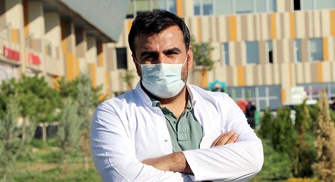 Koronavirüsü yenen Dr. Sarıkaya: Maskenizi yüzünüzden eksik etmeyin