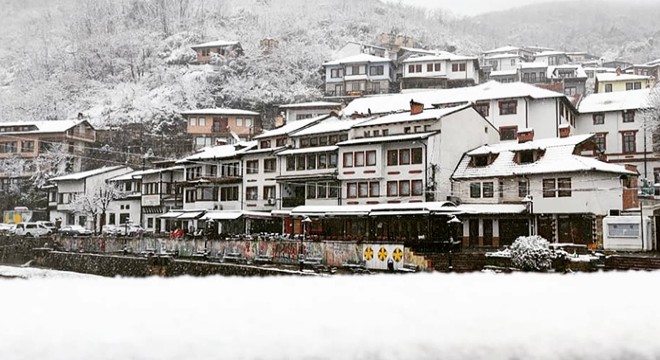 Kosova da Nisan ayında kar sürprizi