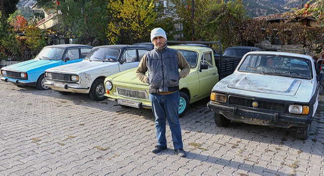 Köyde  Anadol  marka hurda otomobilleri yeniliyor