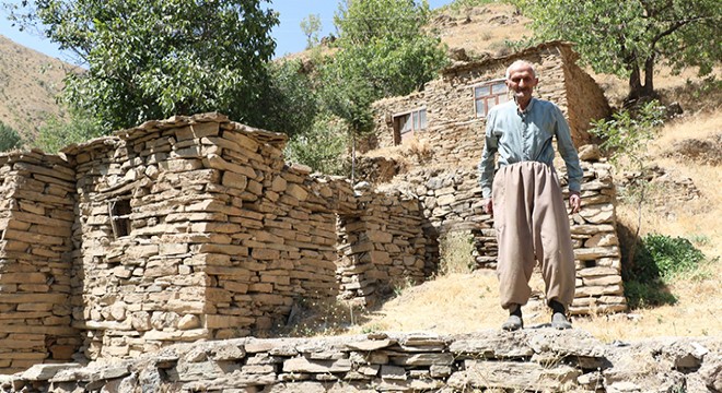 Köylerine terk etmediler, 28 yıldır yalnız yaşıyorlar