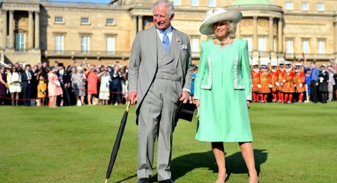 Kraliçe II. Elizabeth ten bir ilk: Buckingham Sarayı’nın bahçesini halka açıyor