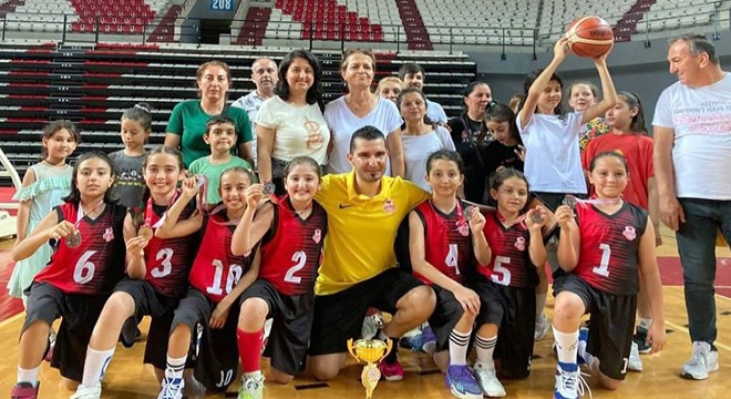 Küçük basketbolcular Antalya da lig ikincisi
