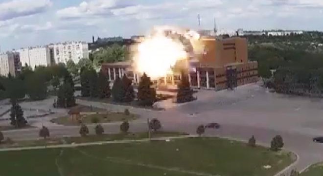 Kültür merkezi Rus füzesiyle vuruldu: 7 yaralı