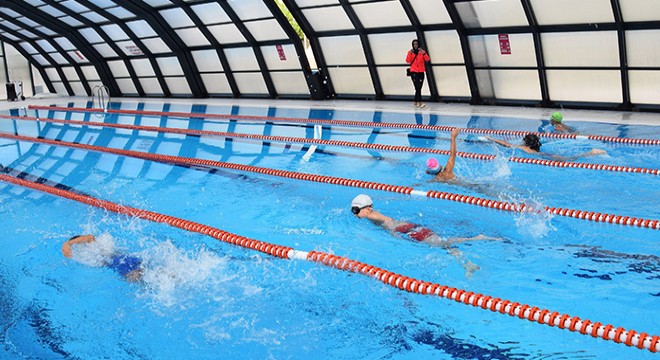 Kumluca da ilk defa yüzme yarışması