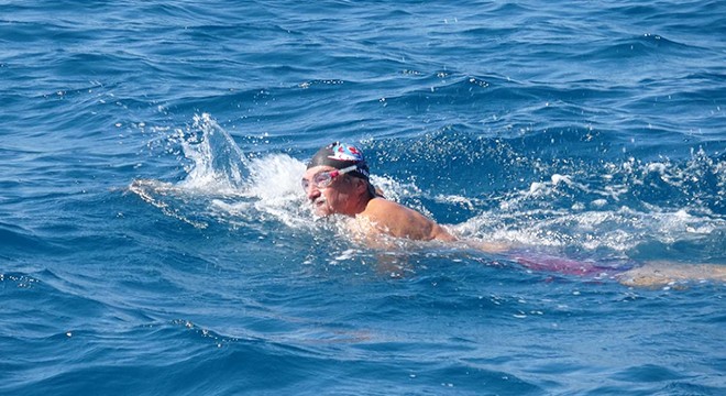 Kürşad Tüzmen ve 7 sporcu KKTC ye yüzüyor