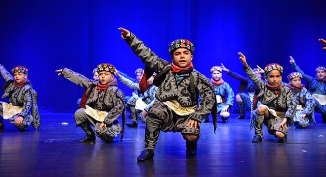 Kurtuluş hikayesi Antalya da halk danslarıyla anlatıldı