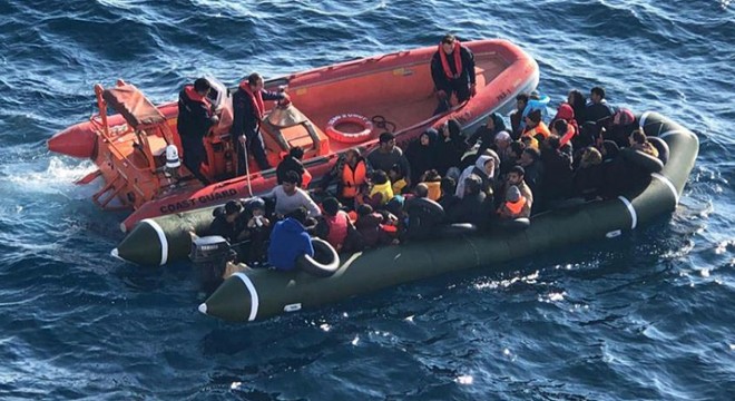 Kuşadası açıklarında 145 kaçak göçmen yakalandı