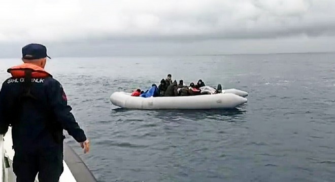 Kuşadası açıklarında 33 kaçak göçmen kurtarıldı