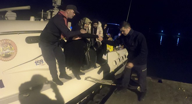 Lastik bot içinde 110 kaçak göçmen yakalandı