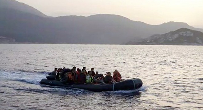Lastik botta 38 Suriyeli kaçak yakalandı