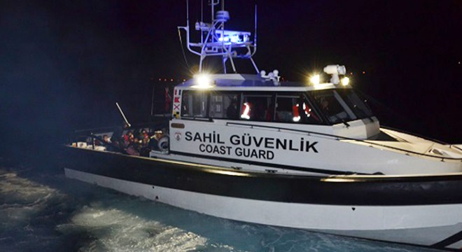 Lastik botta 58 kaçak göçmen yakalandı