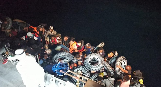 Lastik bottaki 37 kaçak göçmen kurtarıldı