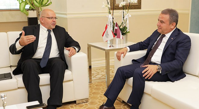 Letonya Büyükelçisi, Başkan Böcek i ziyaret etti