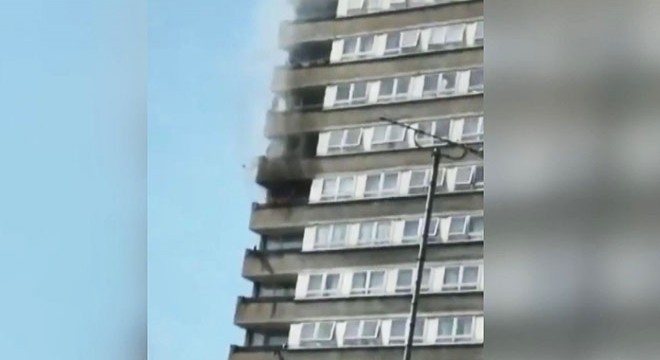 Londra’da apartmanda korkutan yangın