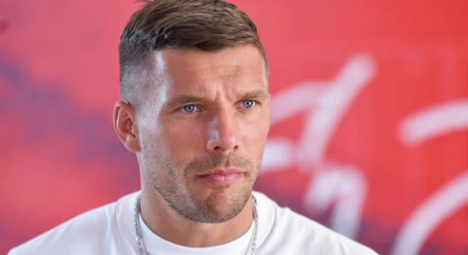 Lukas Podolski den Avrupa Süper Ligi ne tepki