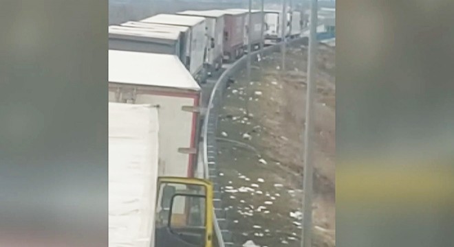 Mahsur kalan binlerce Türk TIR şoförü, 30 gündür bekliyor