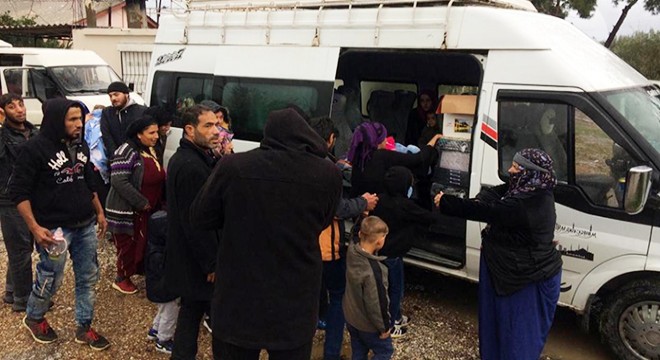 Manavgat ta 2 minibüste 24 Suriyeli yakalandı