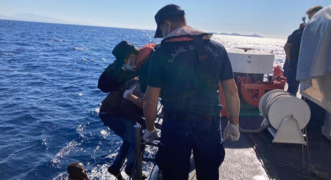 Marmaris te 26 kaçak göçmen kurtarıldı