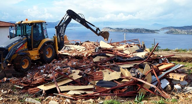 Marmaris te kaçak 3 evin daha yıkımı yapıldı