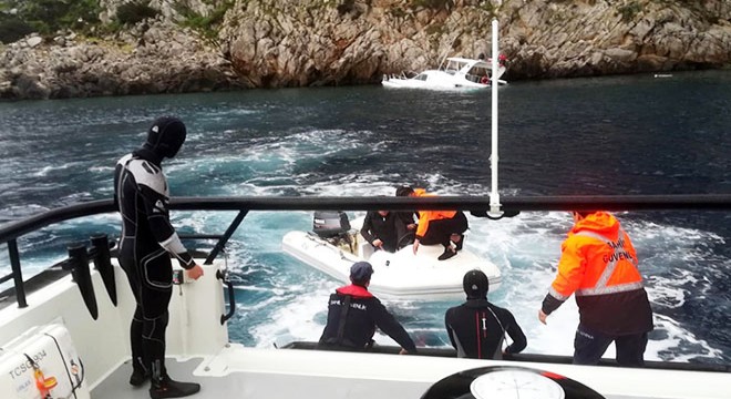 Marmaris te su alan teknedeki 3 kişi kurtarıldı