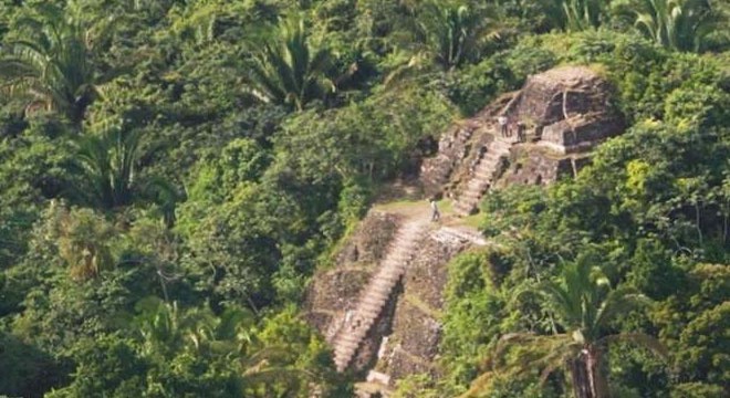 Mayalar tarafından kullanılan  yeraltına açılan bir kapı  keşfedildi