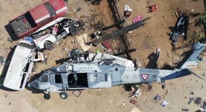 Meksika da askeri helikopter düştü