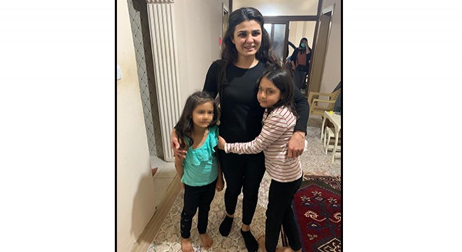 Melek İpek, zor günleri unutmak için kızlarıyla tatile çıktı