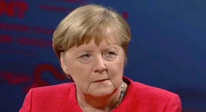 Merkel ırkçılığa tepki gösterdi,  adaylığa yokum  dedi