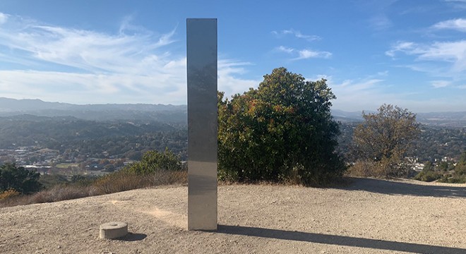 Metal monolit bu kez de Kaliforniya’da bulundu