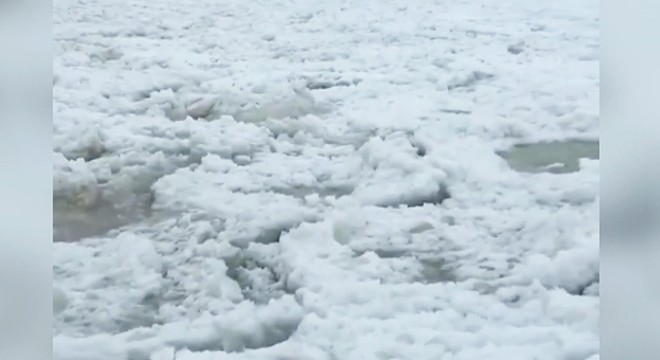 Michigan Gölü’nde hareket eden buz parçaları böyle görüntülendi