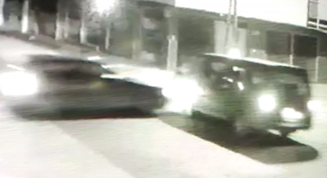 Minibüsle otomobilin çarpıştığı kaza kamerada