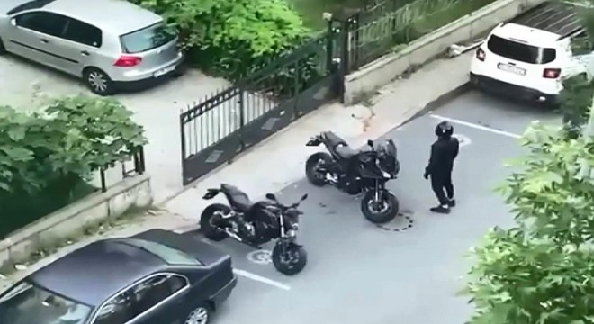 Motosiklet hırsızları komşunun cep telefonu kamerasında