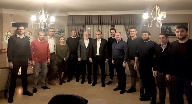 Muratpaşa Belediyespor Kulübü yöneticileri yemekte buluştu