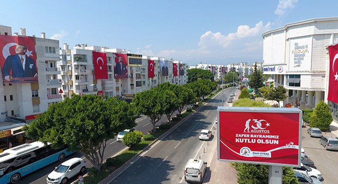 Muratpaşa da esnafa 10 bin Türk bayrağı