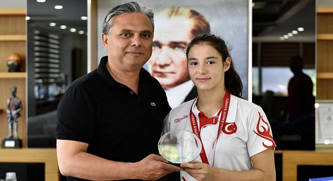 Muratpaşa nın altın kızı Türkiye şampiyonu