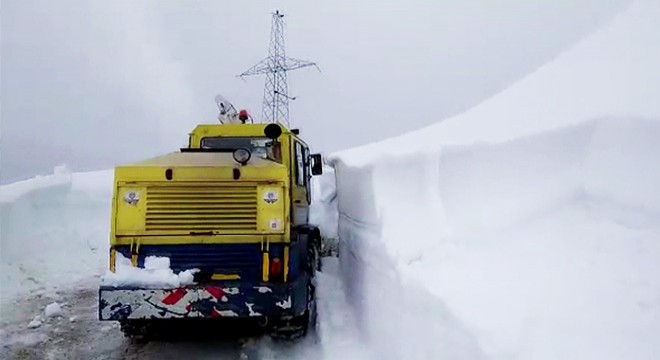 Muş ta 3 metrelik karla mücadele
