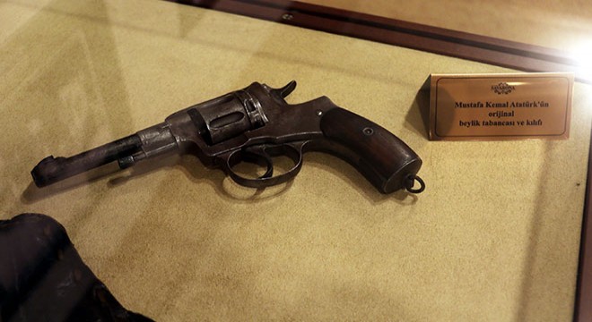 Müzede en çok ilgi Atatürk ün asırlık beylik tabancasına